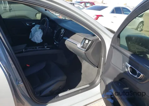 2025 Volvo S60 B5 Core z USA, uszkodzony, nr VIN 7JRL12FJ0SG362525